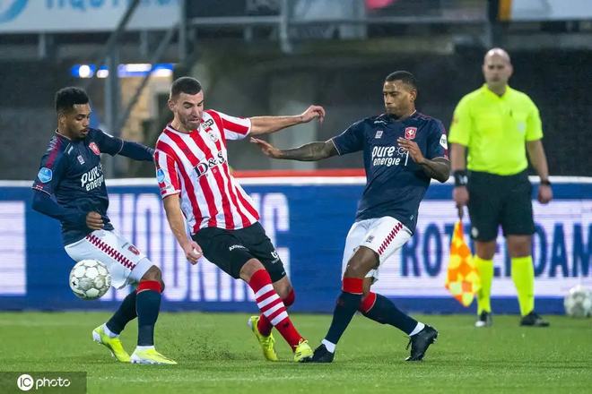 在面对乌克 在面对乌克